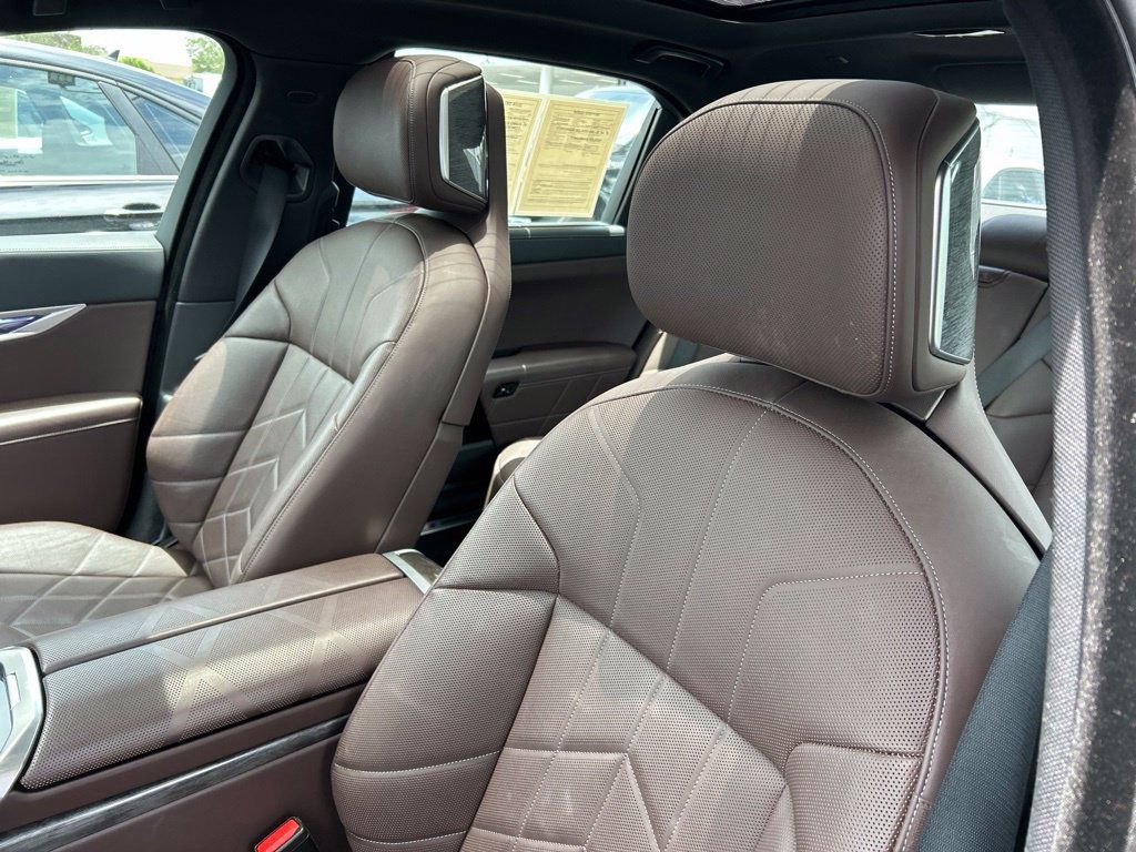 Used 2025 BMW 740i RWD image 20