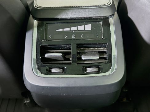 Used 2023 Volvo XC90 B5 Core w/ Protection Package Premier image 28