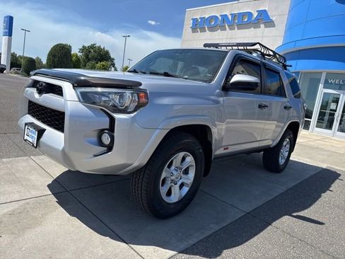 Used 2016 Toyota 4Runner SR5 AWD/4WD image 15