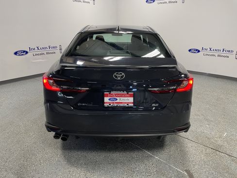 Used 2025 Toyota Camry SE image 5