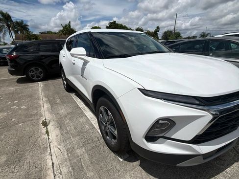Used 2025 Chevrolet Blazer LT FWD image 3