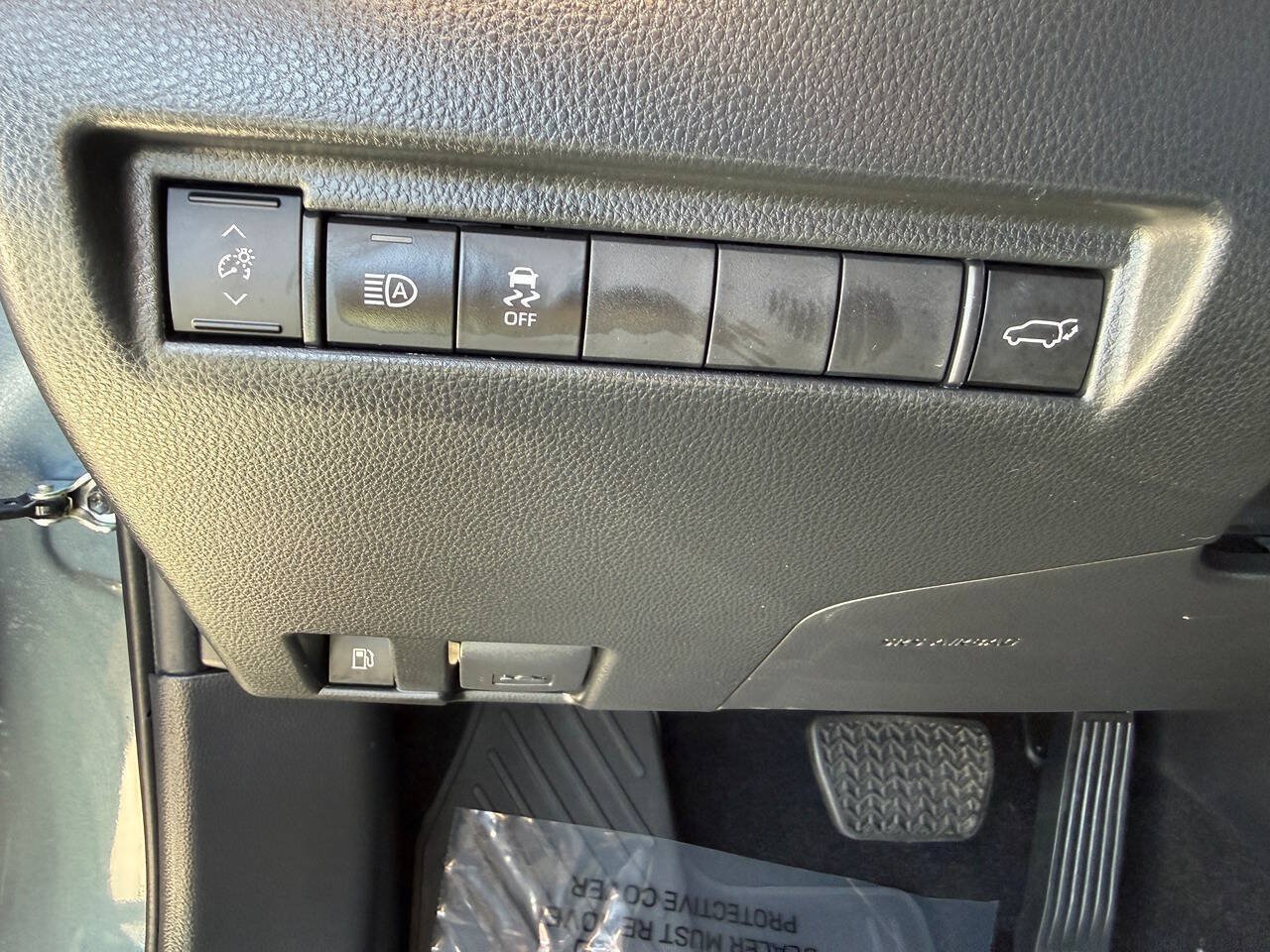 Used 2024 Toyota Venza LE AWD/4WD image 28
