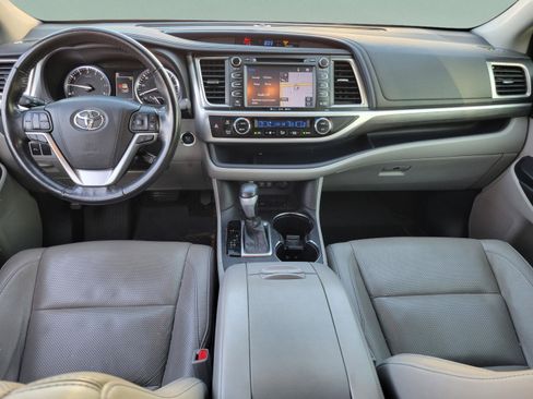 Used 2018 Toyota Highlander Limited Platinum FWD image 8