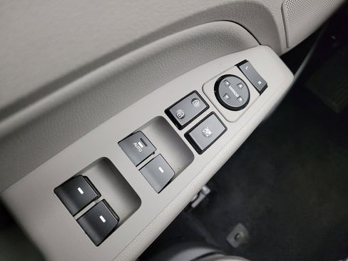 Used 2019 Hyundai Elantra Limited FWD image 27