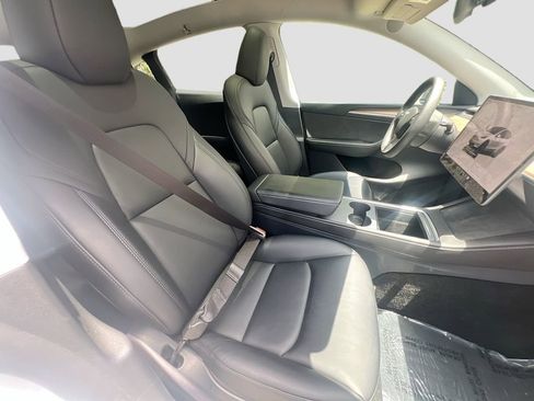 Used 2025 Tesla Model Y Long Range RWD image 30