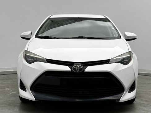 Used 2019 Toyota Corolla LE image 2
