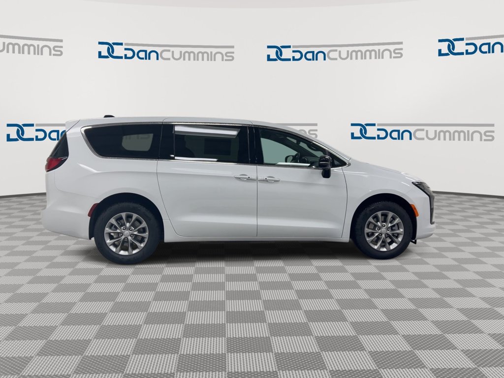 New 2027 Chrysler Pacifica Select AWD/4WD image 9