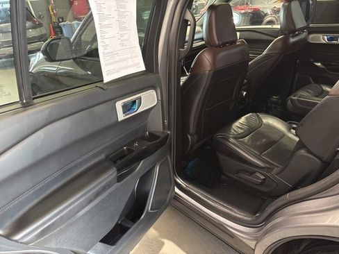 Used 2021 Ford Explorer Platinum w/ Equipment Group 601A image 17