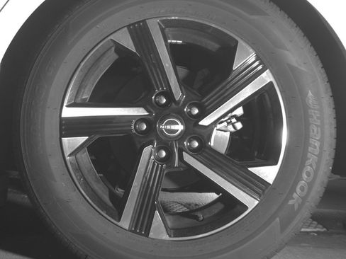 Used 2025 Nissan Sentra SV image 14