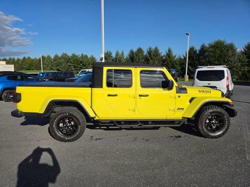 Used 2024 Jeep Gladiator Sport AWD/4WD image 17