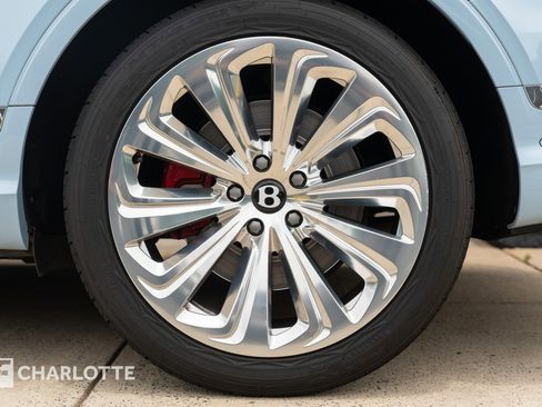 Used 2023 Bentley Bentayga Extended Wheelbase image 11