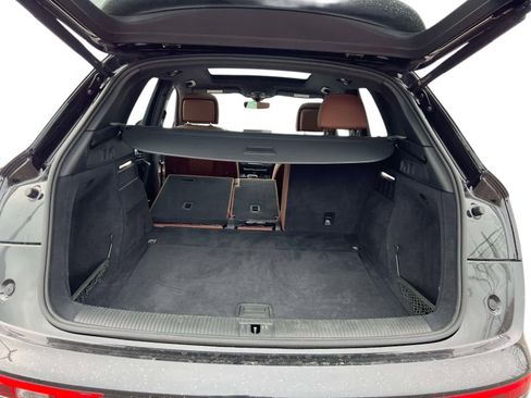 Used 2021 Audi Q5 Premium w/ Convenience Package image 8