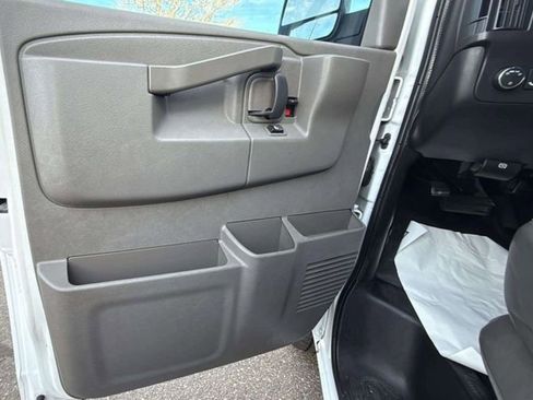 Used 2017 Chevrolet Express 2500 image 14