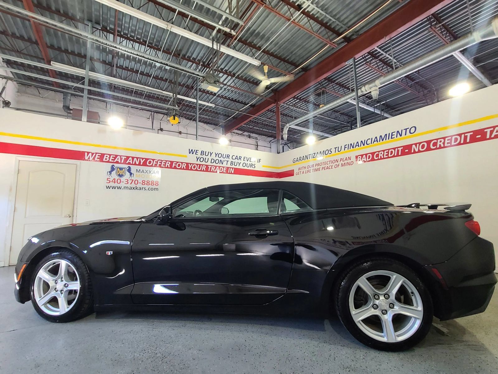 Used 2020 Chevrolet Camaro LT RWD image 13
