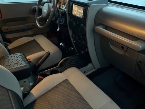 Used 2010 Jeep Wrangler Rubicon w/ PWR Convenience Group image 15