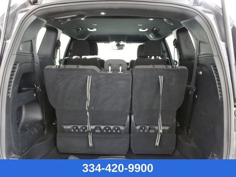Used 2023 Chrysler Pacifica Touring image 28