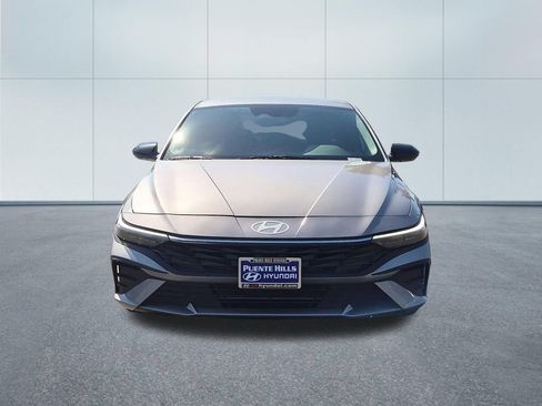 Used 2025 Hyundai Elantra Sport FWD image 2