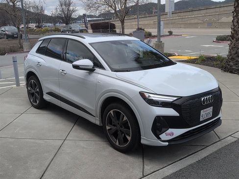 Used 2024 Audi Q4 e-tron Premium image 4