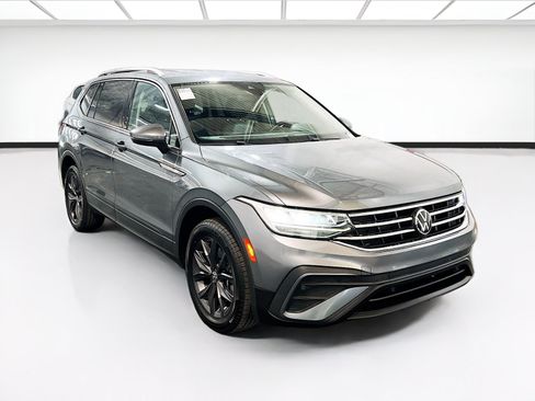 Used 2022 Volkswagen Tiguan SE FWD image 3