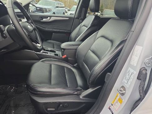 Certified 2025 Ford Escape Platinum AWD/4WD image 18