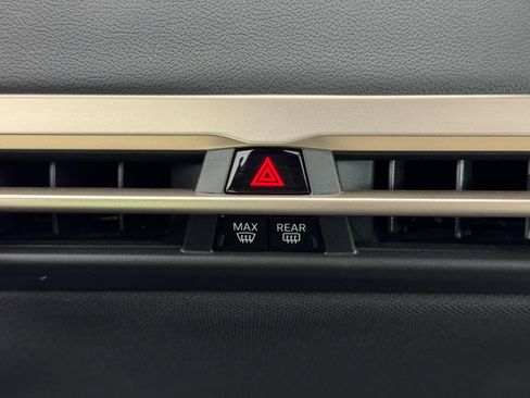 Used 2022 BMW iX xDrive50 w/ Sport Package image 33