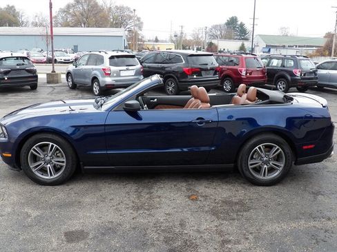 Used 2011 Ford Mustang Premium w/ 201A Rapid Spec Order Code image 8