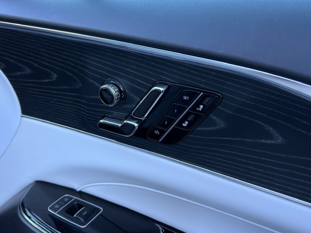 Used 2025 Cadillac Lyriq Luxury RWD image 17