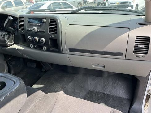 Used 2011 Chevrolet Silverado 1500 W/T RWD image 12