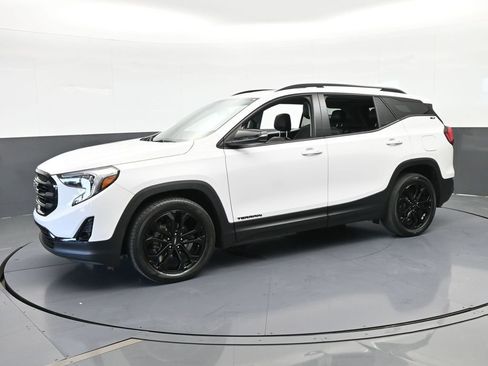Used 2021 GMC Terrain SLT w/ Elevation Edition image 2