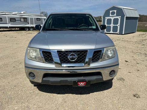 Used 2010 Nissan Frontier SE AWD/4WD image 3