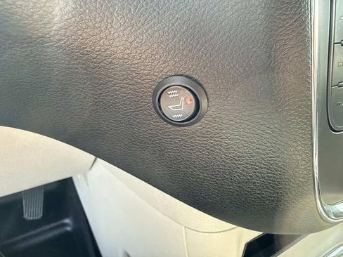 Used 2019 Dodge Grand Caravan SXT w/ Rear Park Assist Package FWD image 6