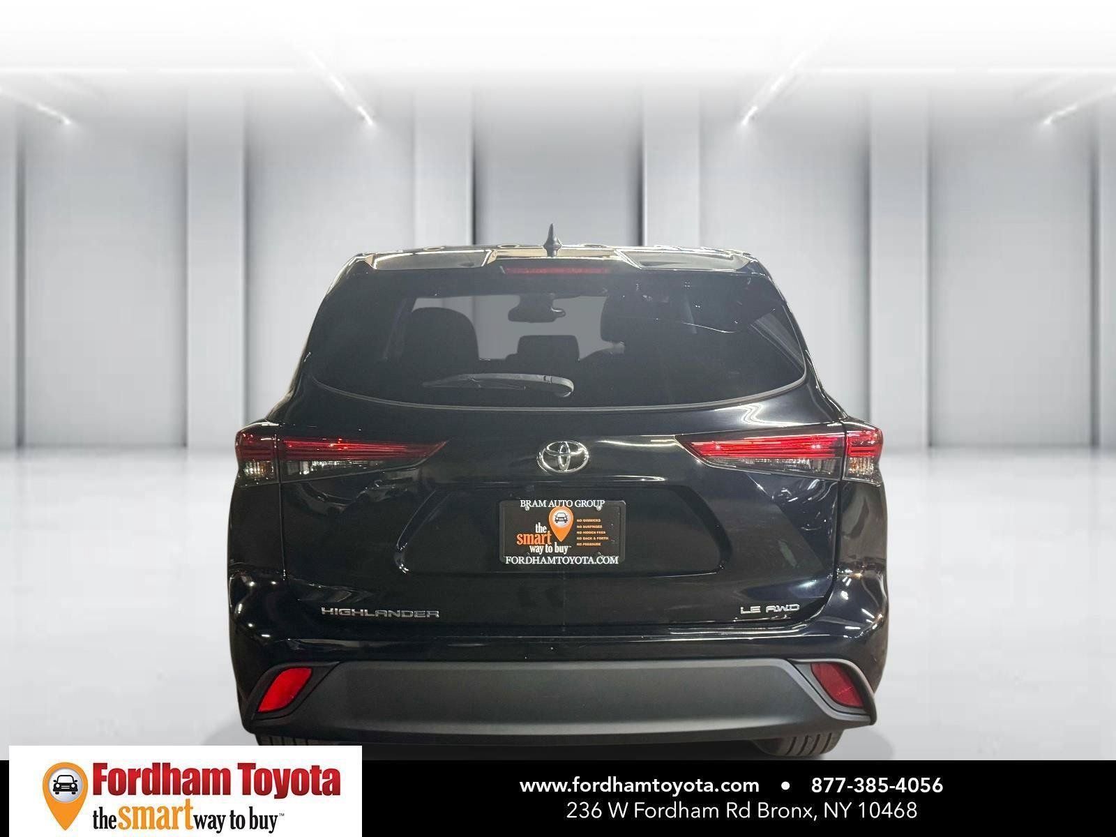 Used 2023 Toyota Highlander LE AWD/4WD image 6