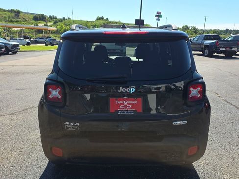 Used 2017 Jeep Renegade Latitude AWD/4WD image 7