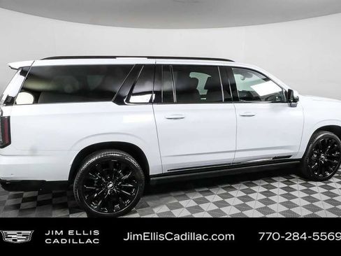 Used 2026 Cadillac Escalade ESV Platinum Sport w/ LPO, ONYX Package AWD/4WD image 29