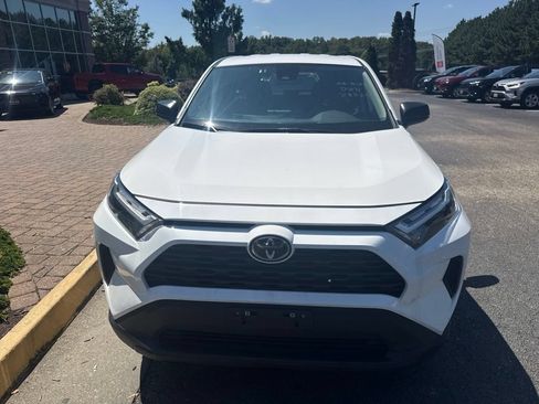 Used 2025 Toyota RAV4 LE AWD/4WD image 9