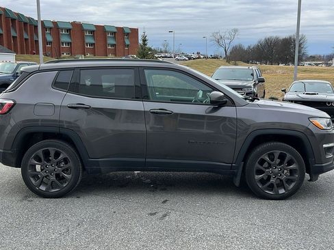 Used 2021 Jeep Compass Latitude image 2