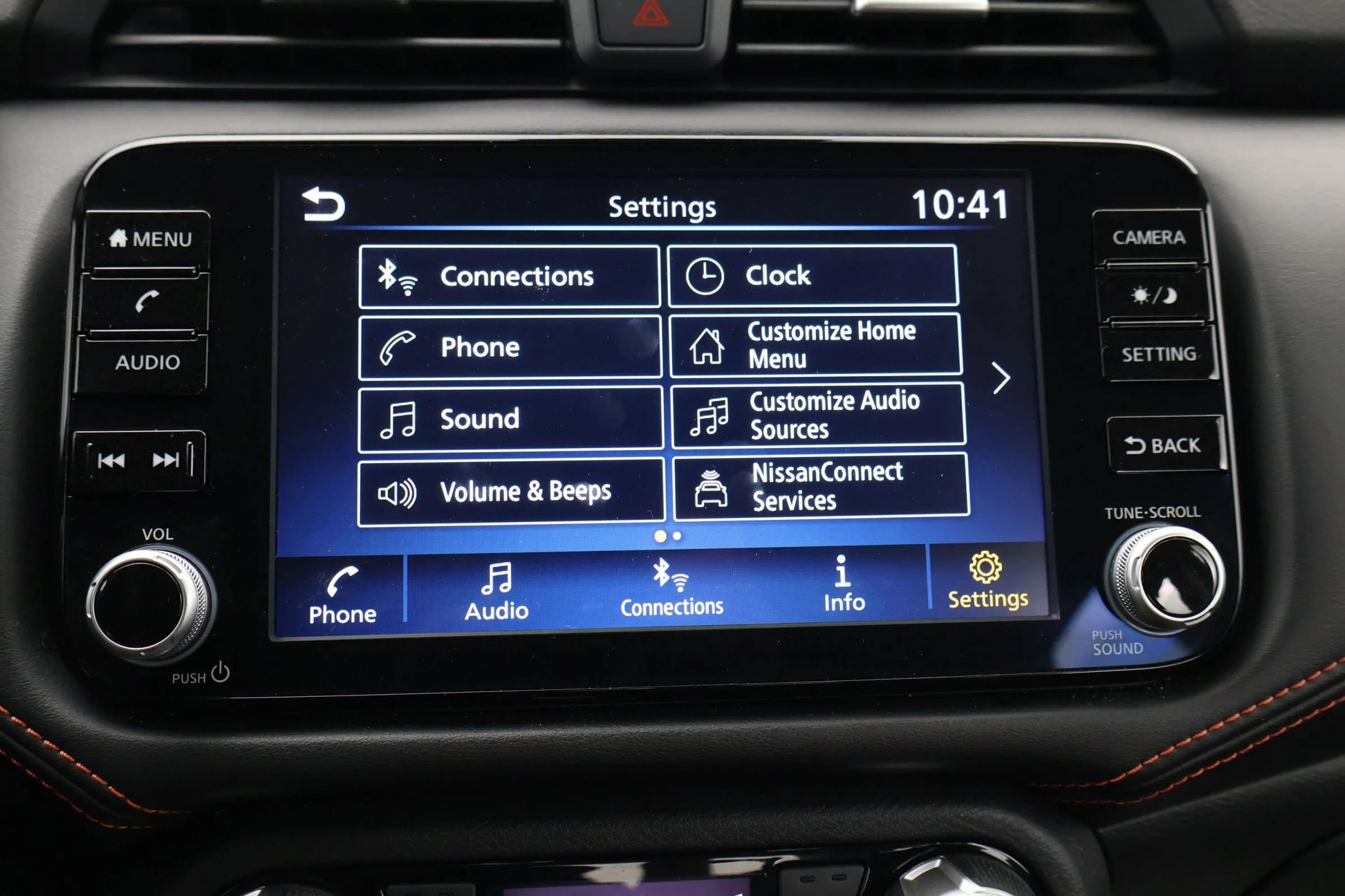 Used 2025 Nissan Versa SR FWD image 27