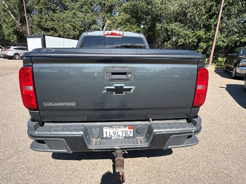 Used 2017 Chevrolet Colorado Z71 AWD/4WD image 6