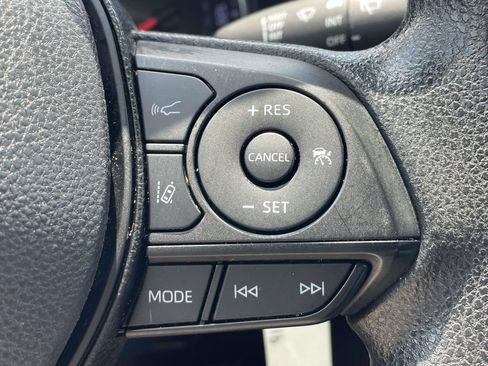 Used 2019 Toyota RAV4 LE FWD image 18