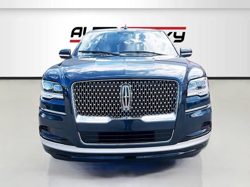 Used 2022 Lincoln Navigator L Reserve AWD/4WD image 2