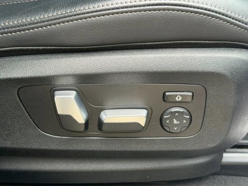 Used 2022 BMW X5 sDrive40i w/ M Sport Package RWD image 11