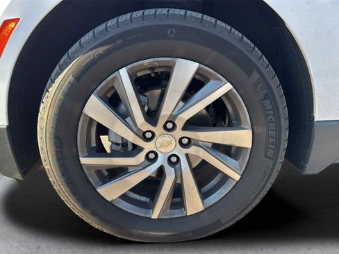 Used 2023 Chevrolet Equinox Premier image 9