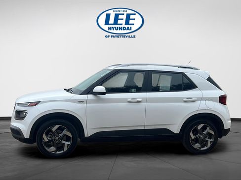 Certified 2025 Hyundai Venue SEL image 3