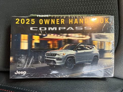Used 2025 Jeep Compass Trailhawk image 27