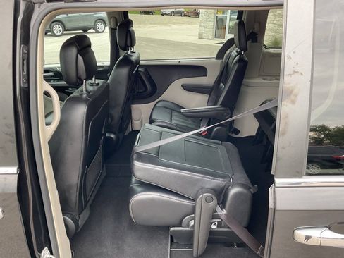Used 2015 Chrysler Town & Country Touring w/ Driver Convenience Group FWD image 32