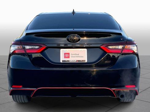 Used 2024 Toyota Camry SE image 4