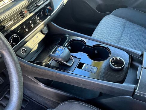 Used 2021 Nissan Rogue S image 20