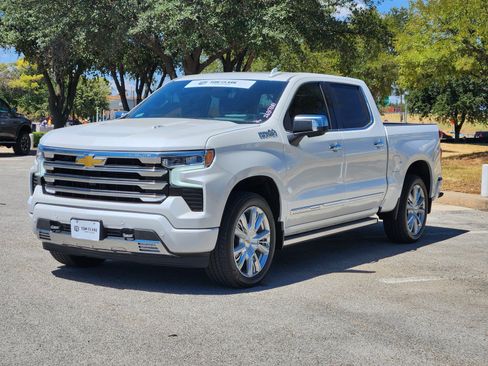 Used 2025 Chevrolet Silverado 1500 High Country AWD/4WD image 2