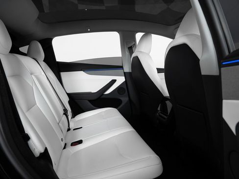 Used 2026 Tesla Model Y AWD image 23