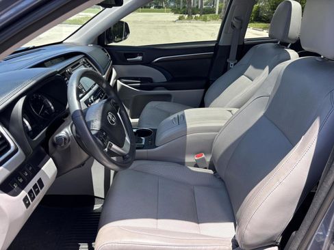 Used 2016 Toyota Highlander Limited Platinum image 17